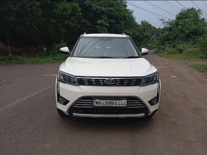 View 2019 Mahindra XUV300 W8 (O) Diesel BS IV Image 2 Used 2019 Mahindra XUV300 W8 (O) Diesel BS IV Image 2