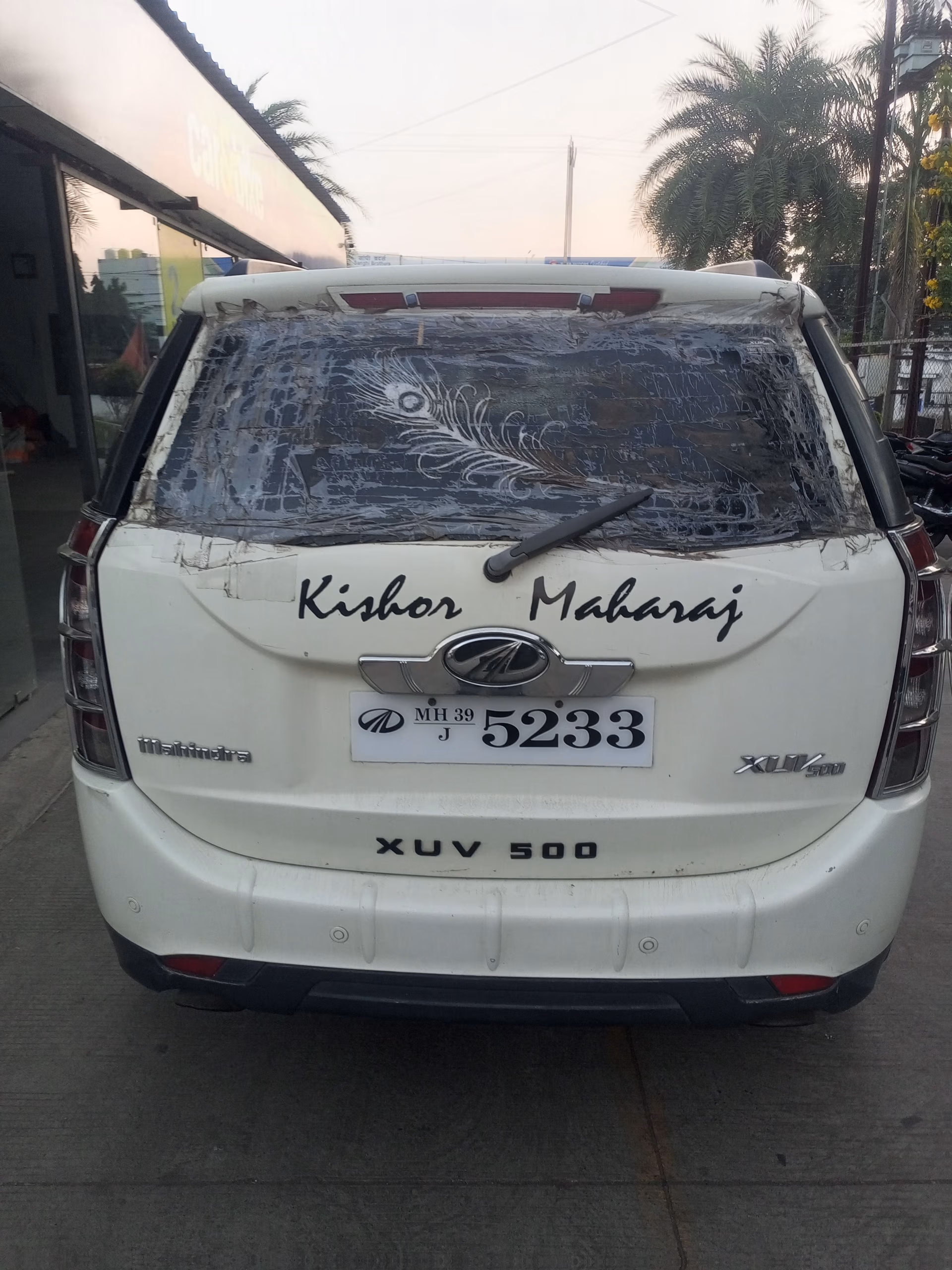View 2013 Mahindra XUV500 W8 FWD Image 3 Used 2013 Mahindra XUV500 W8 FWD Image 3