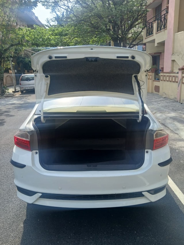 View Honda City ZX Image 10 Used Honda City ZX Image 10