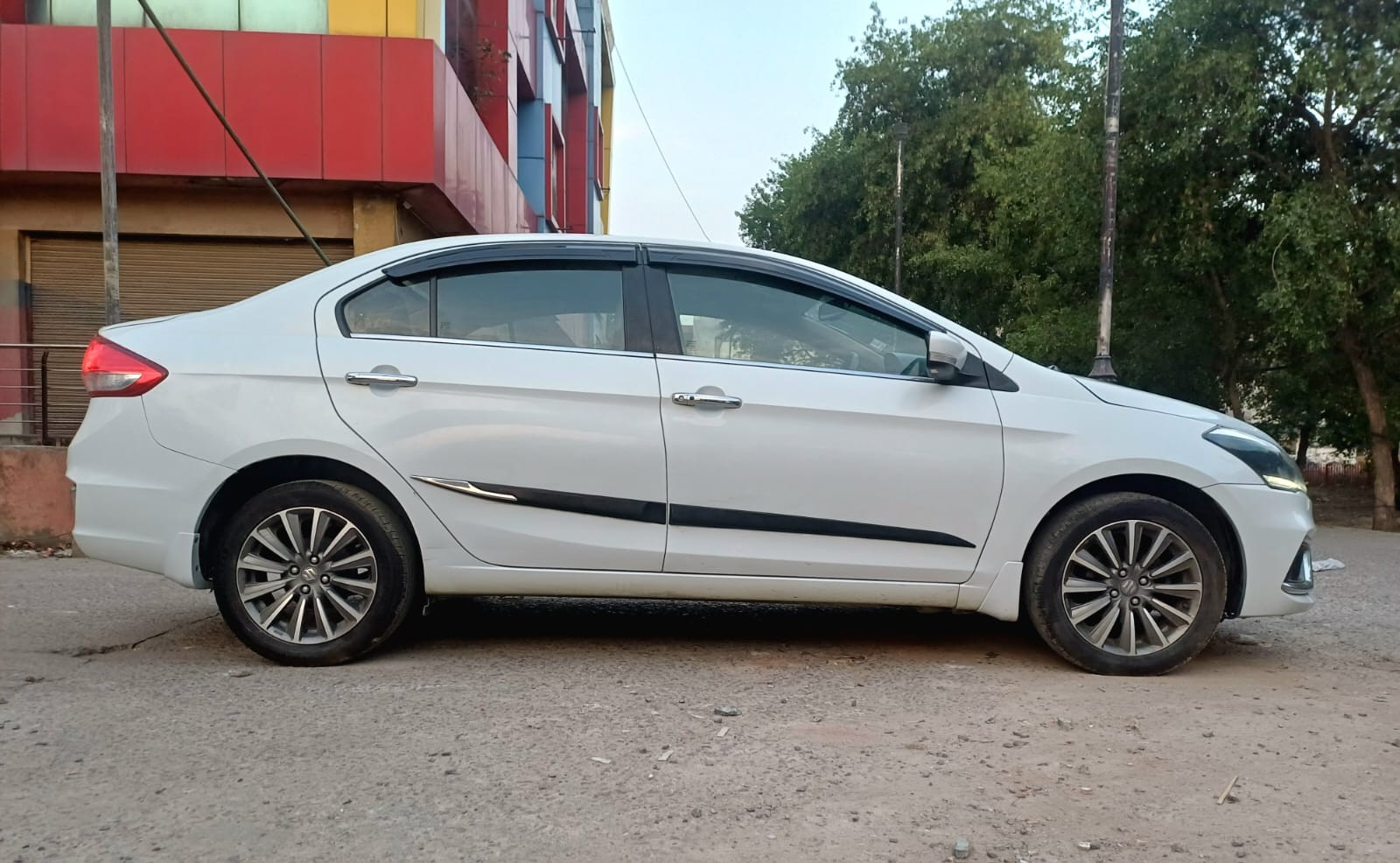 View 2019 Maruti Suzuki Ciaz Alpha Automatic Petrol BS IV Image 5 Used 2019 Maruti Suzuki Ciaz Alpha Automatic Petrol BS IV Image 5