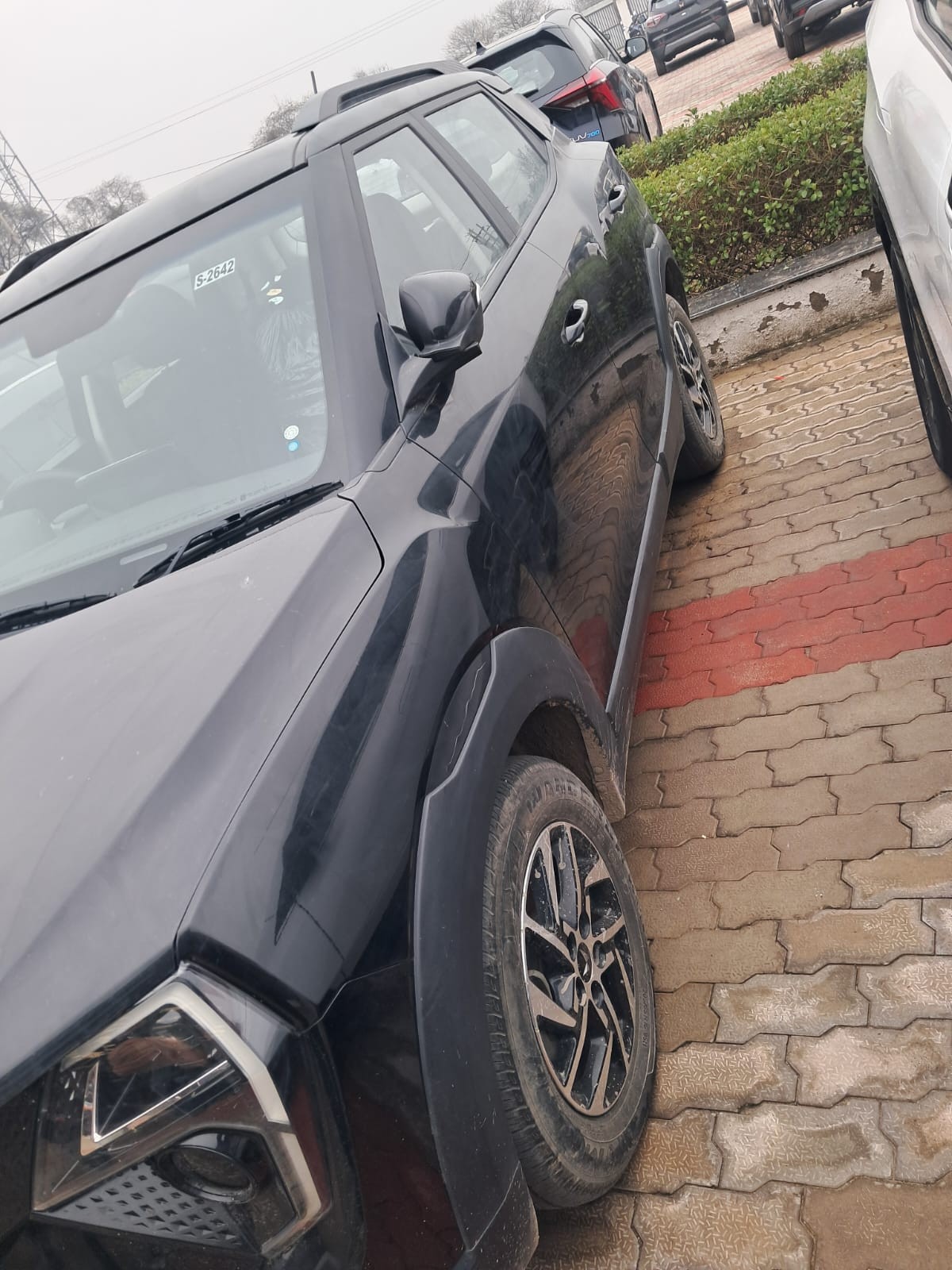 View 2024 Mahindra XUV 3XO AX5 1.2 L TCMPFi Image 4 Used 2024 Mahindra XUV 3XO AX5 1.2 L TCMPFi Image 4