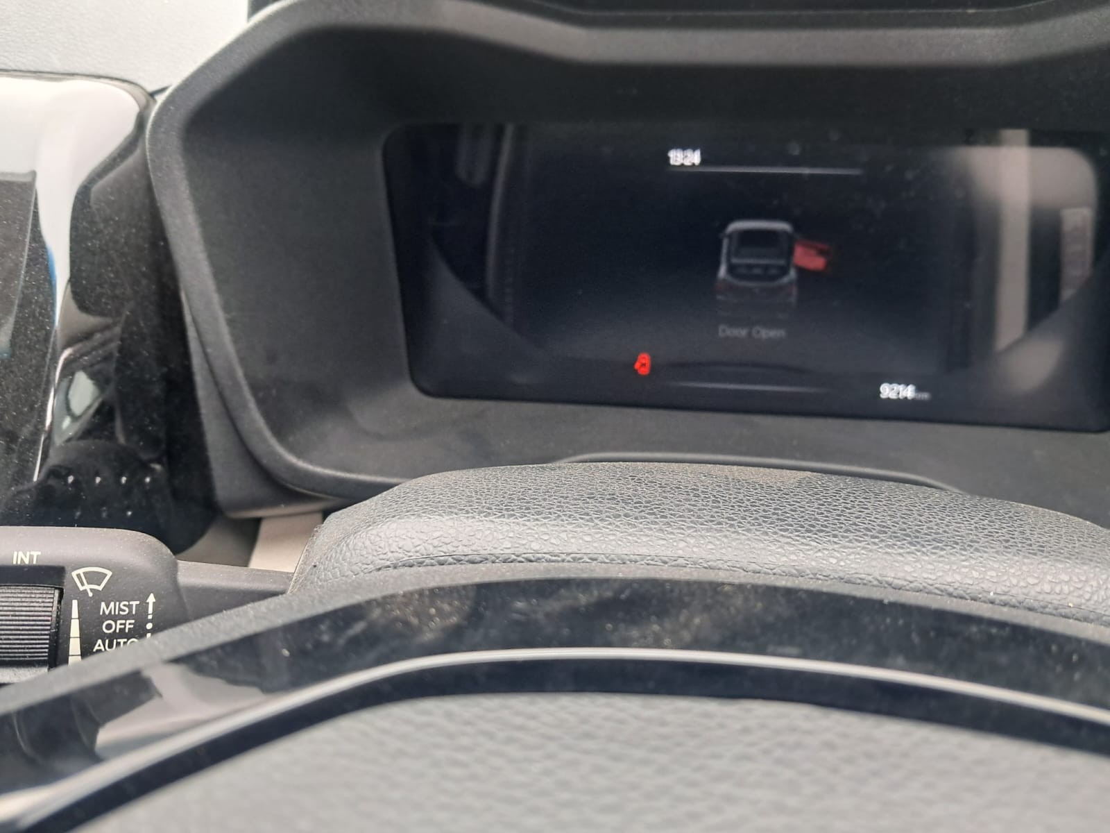 View 2024 Mahindra XUV 3XO AX5 1.2 L TCMPFi Image 13 Used 2024 Mahindra XUV 3XO AX5 1.2 L TCMPFi Image 13