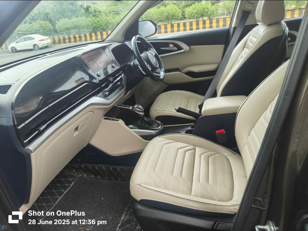 View 2022 Kia Carens Luxury Plus 1.5 AT Diesel 7 STR Image 16 Used 2022 Kia Carens Luxury Plus 1.5 AT Diesel 7 STR Image 16