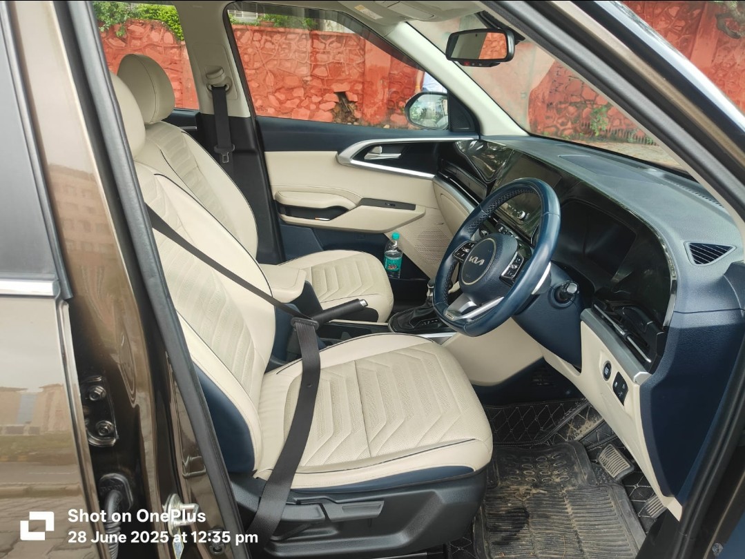 View 2022 Kia Carens Luxury Plus 1.5 AT Diesel 7 STR Image 11 Used 2022 Kia Carens Luxury Plus 1.5 AT Diesel 7 STR Image 11