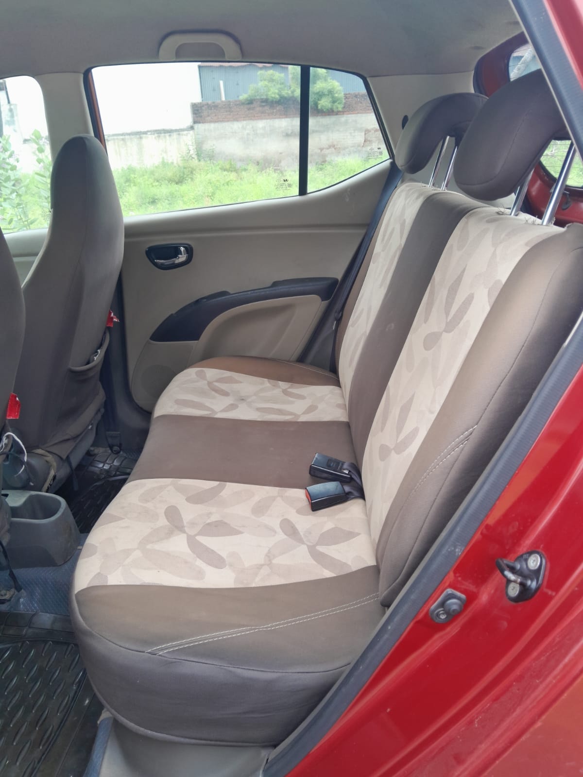View 2012 Hyundai i10 1.2 Sportz MT Image 12 Used 2012 Hyundai i10 1.2 Sportz MT Image 12