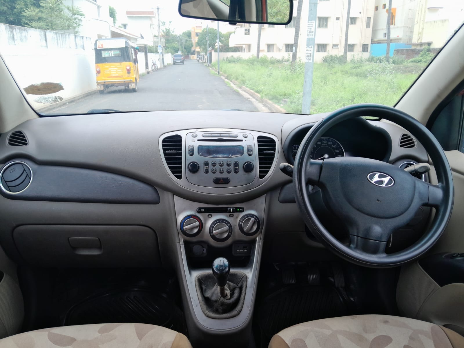 View 2012 Hyundai i10 1.2 Sportz MT Image 14 Used 2012 Hyundai i10 1.2 Sportz MT Image 14