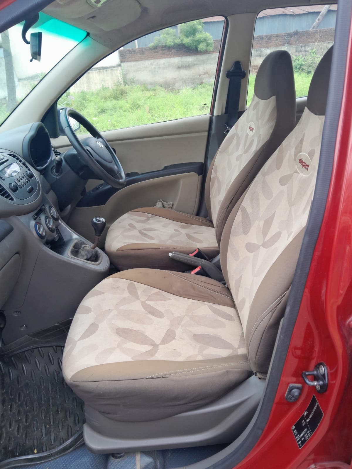 View 2012 Hyundai i10 1.2 Sportz MT Image 16 Used 2012 Hyundai i10 1.2 Sportz MT Image 16