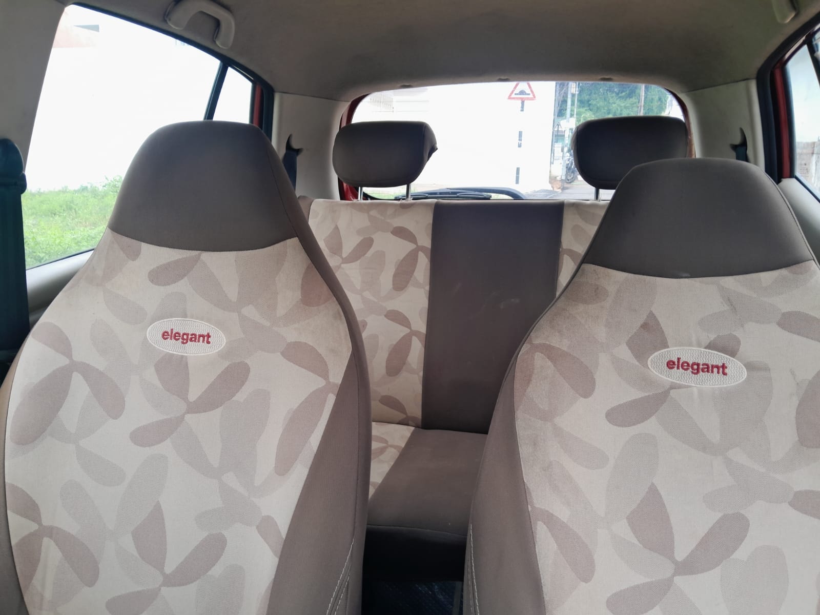 View 2012 Hyundai i10 1.2 Sportz MT Image 11 Used 2012 Hyundai i10 1.2 Sportz MT Image 11