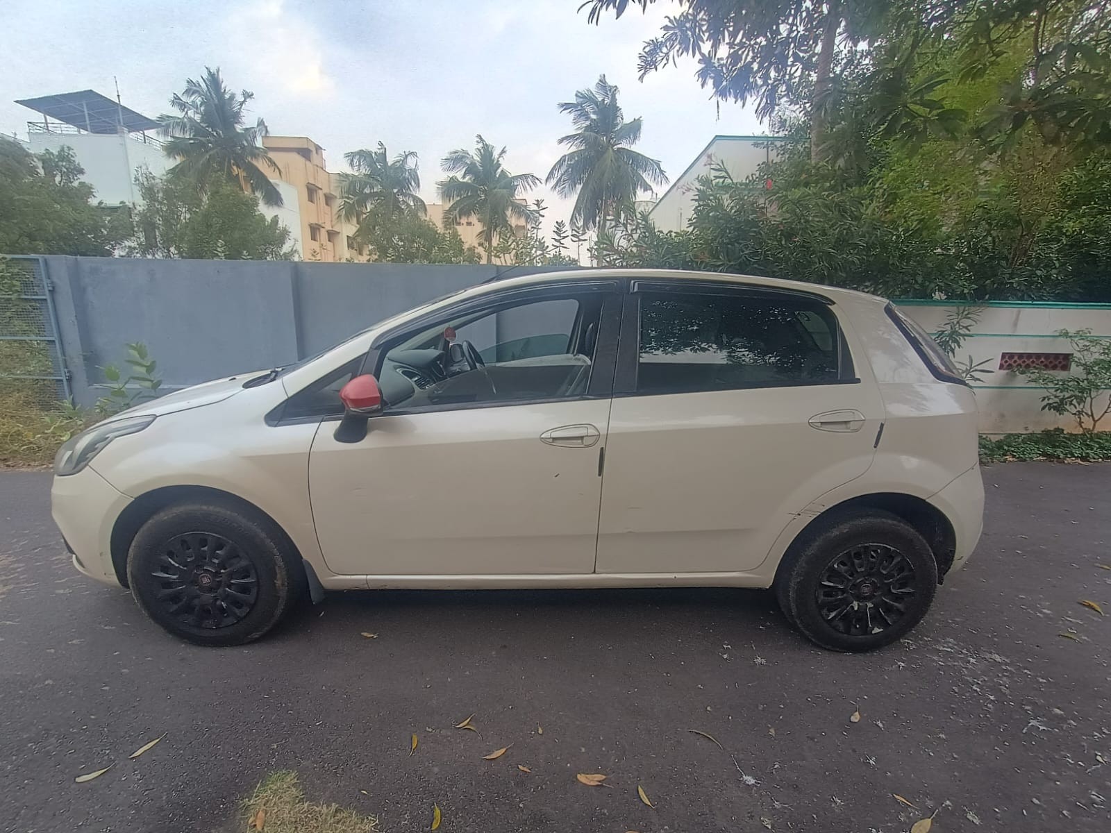 View 2015 Fiat Punto Evo 90 HP Image 4 Used 2015 Fiat Punto Evo 90 HP Image 4
