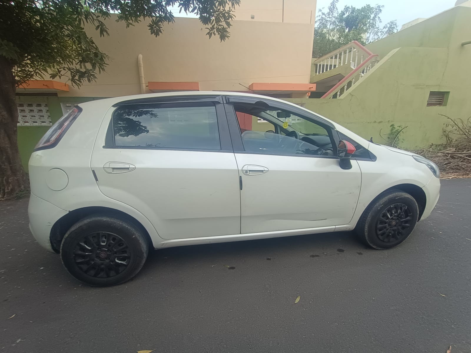 View 2015 Fiat Punto Evo 90 HP Image 5 Used 2015 Fiat Punto Evo 90 HP Image 5