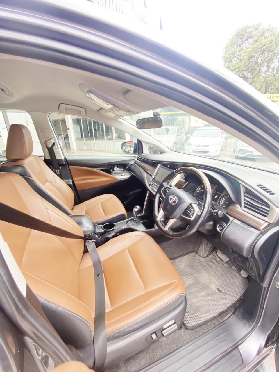 Used 2021 Toyota Innova Crysta Used 2021 Toyota Innova Crysta