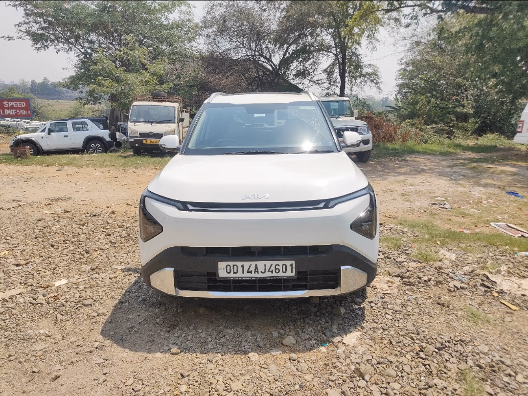 View 2025 Kia Carens Clavis HTK 1.5 Diesel Image 2 Used 2025 Kia Carens Clavis HTK 1.5 Diesel Image 2
