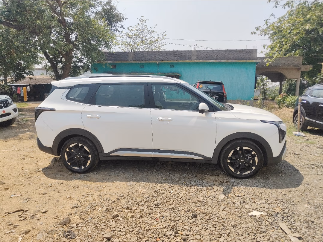 View 2025 Kia Carens Clavis HTK 1.5 Diesel Image 5 Used 2025 Kia Carens Clavis HTK 1.5 Diesel Image 5