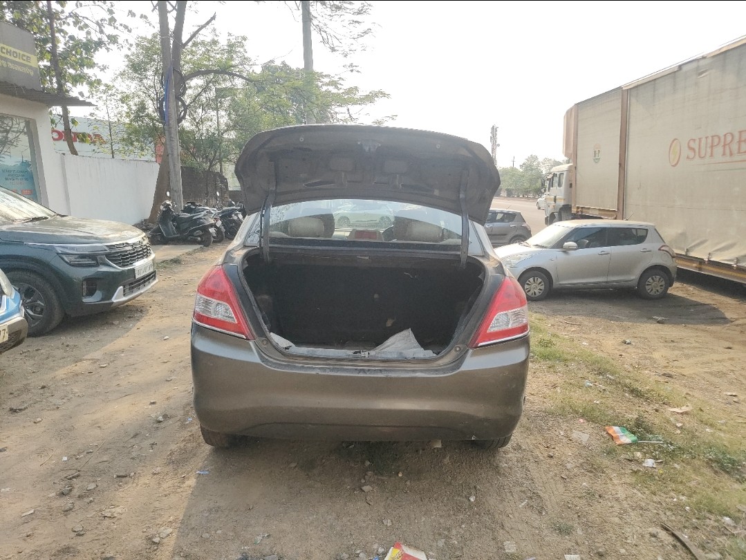 View 2016 Maruti Suzuki Swift DZire VXi (O) Image 10 Used 2016 Maruti Suzuki Swift DZire VXi (O) Image 10