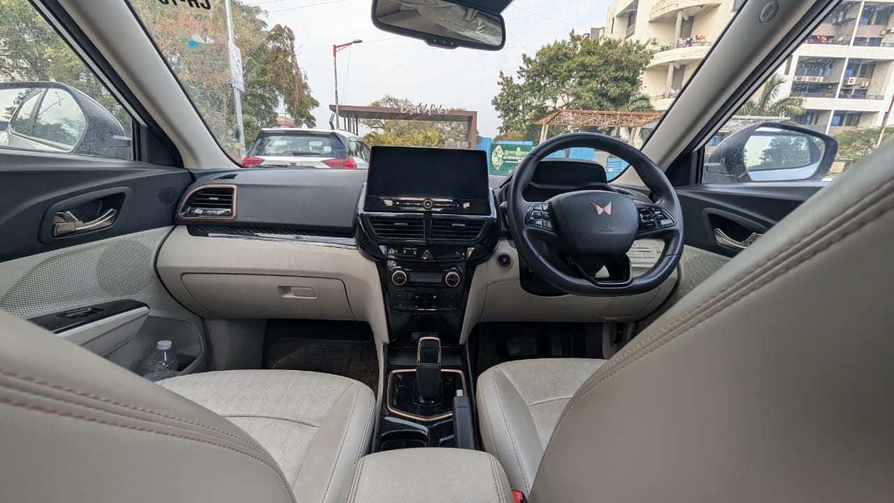 Used 2024 Mahindra XUV400 Used 2024 Mahindra XUV400