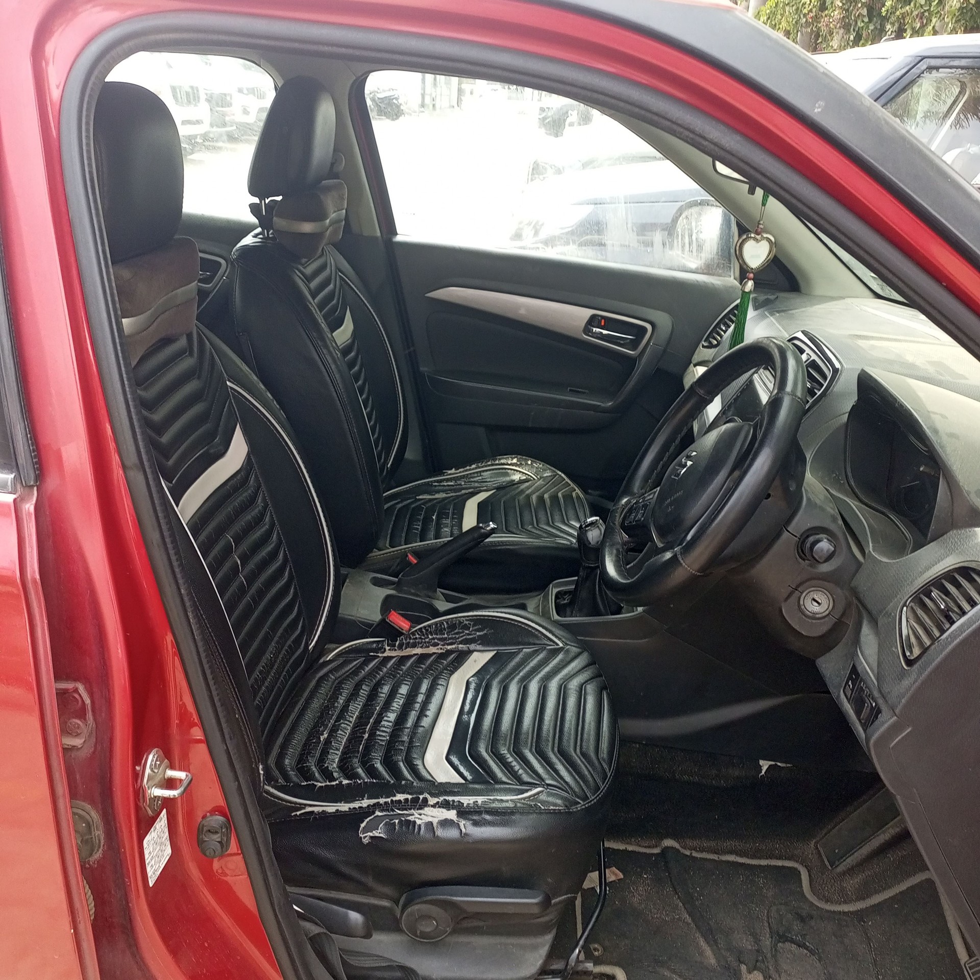 View 2017 Maruti Suzuki Vitara Brezza VDI Image 2 Used 2017 Maruti Suzuki Vitara Brezza VDI Image 2