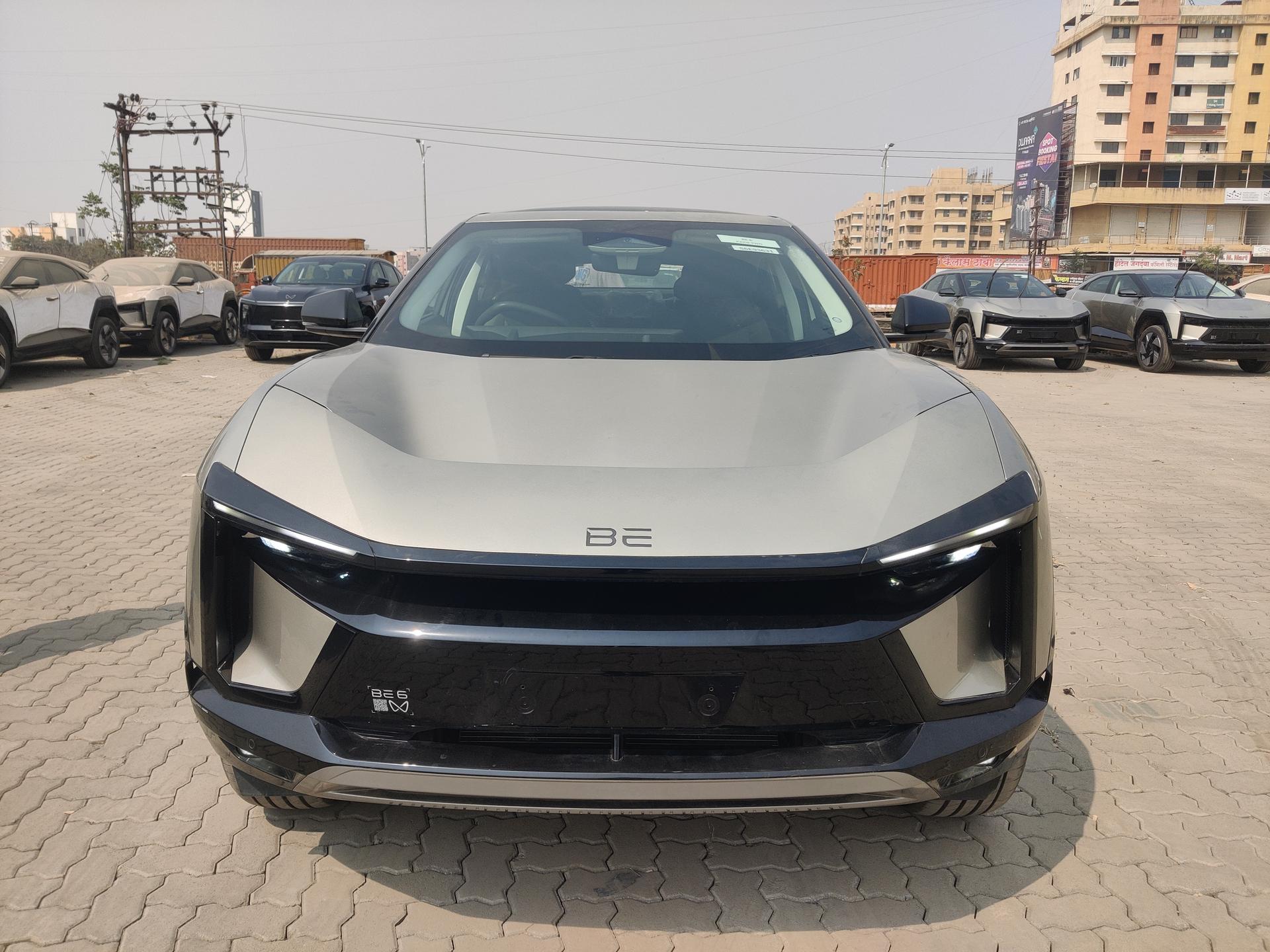 2025 महिंद्रा बी 6इ Pack Two 59 kWh 11.2 kW R19 2025 महिंद्रा बी 6इ Pack Two 59 kWh 11.2 kW R19