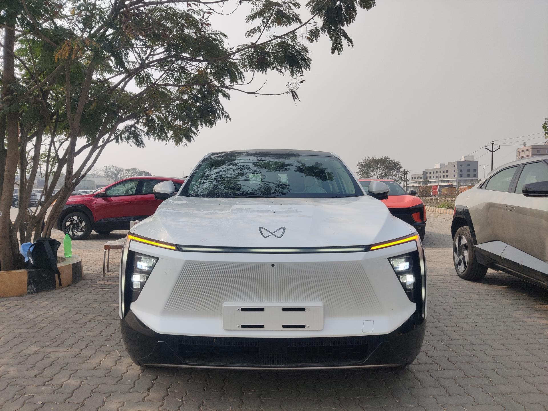 2024 महिंद्रा एक्सईवी 9ई Pack Three 79 kWh 11.2 KW R20 2024 महिंद्रा एक्सईवी 9ई Pack Three 79 kWh 11.2 KW R20