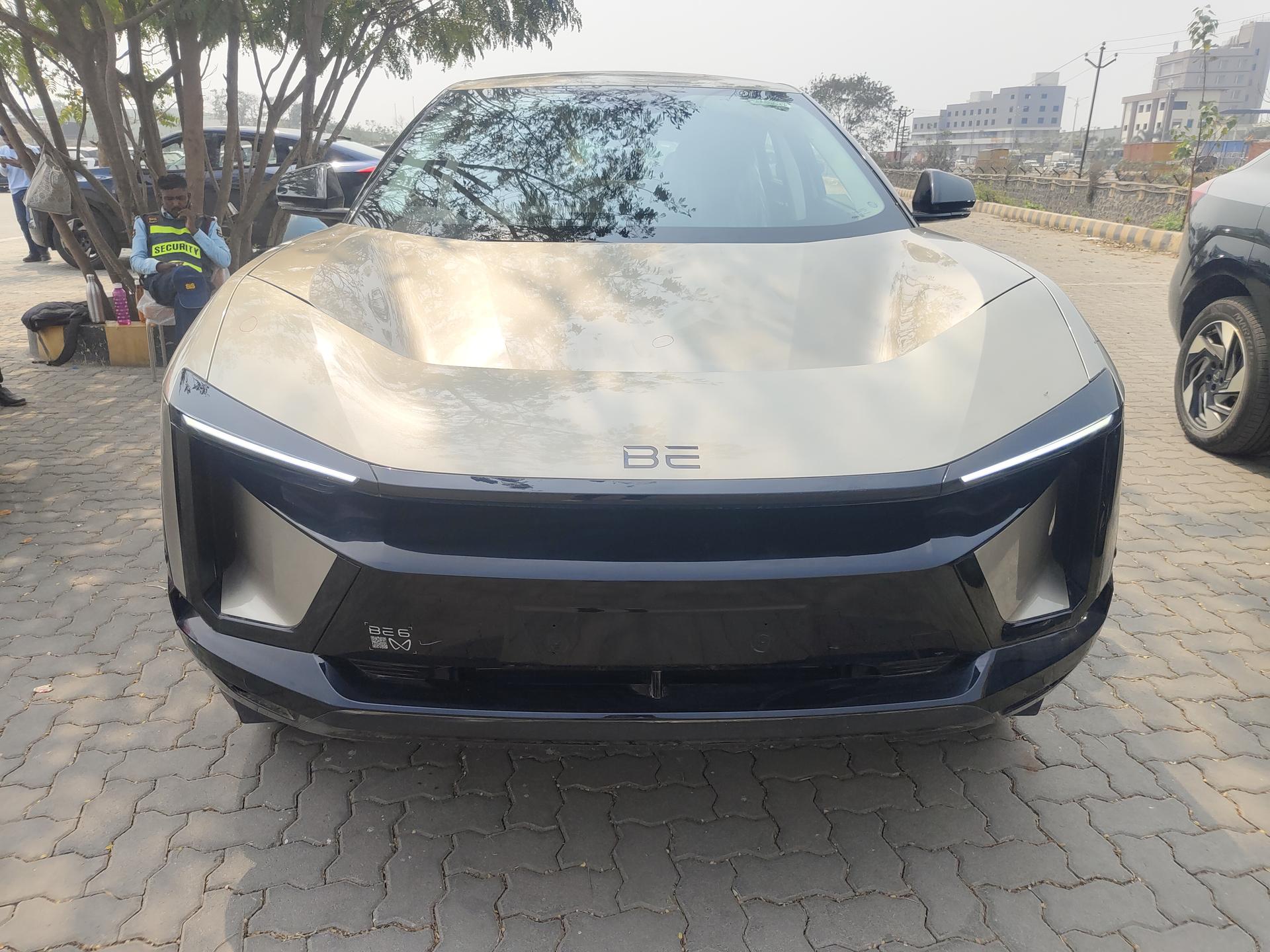 2025 महिंद्रा बी 6इ Pack One 59 kWh 7.2 KW R18 2025 महिंद्रा बी 6इ Pack One 59 kWh 7.2 KW R18