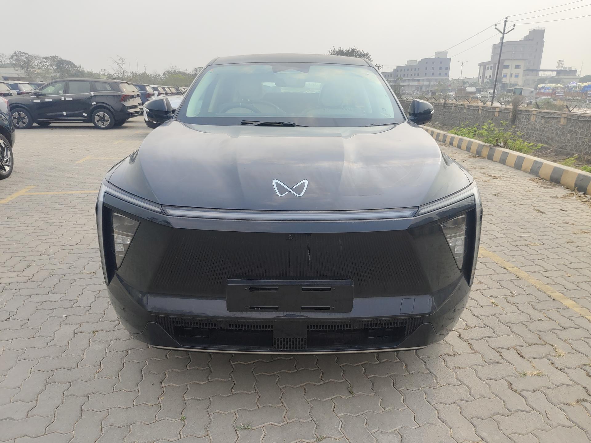 2025 महिंद्रा एक्सईवी 9ई Pack Three 79 kWh 11.2 KW R20 2025 महिंद्रा एक्सईवी 9ई Pack Three 79 kWh 11.2 KW R20