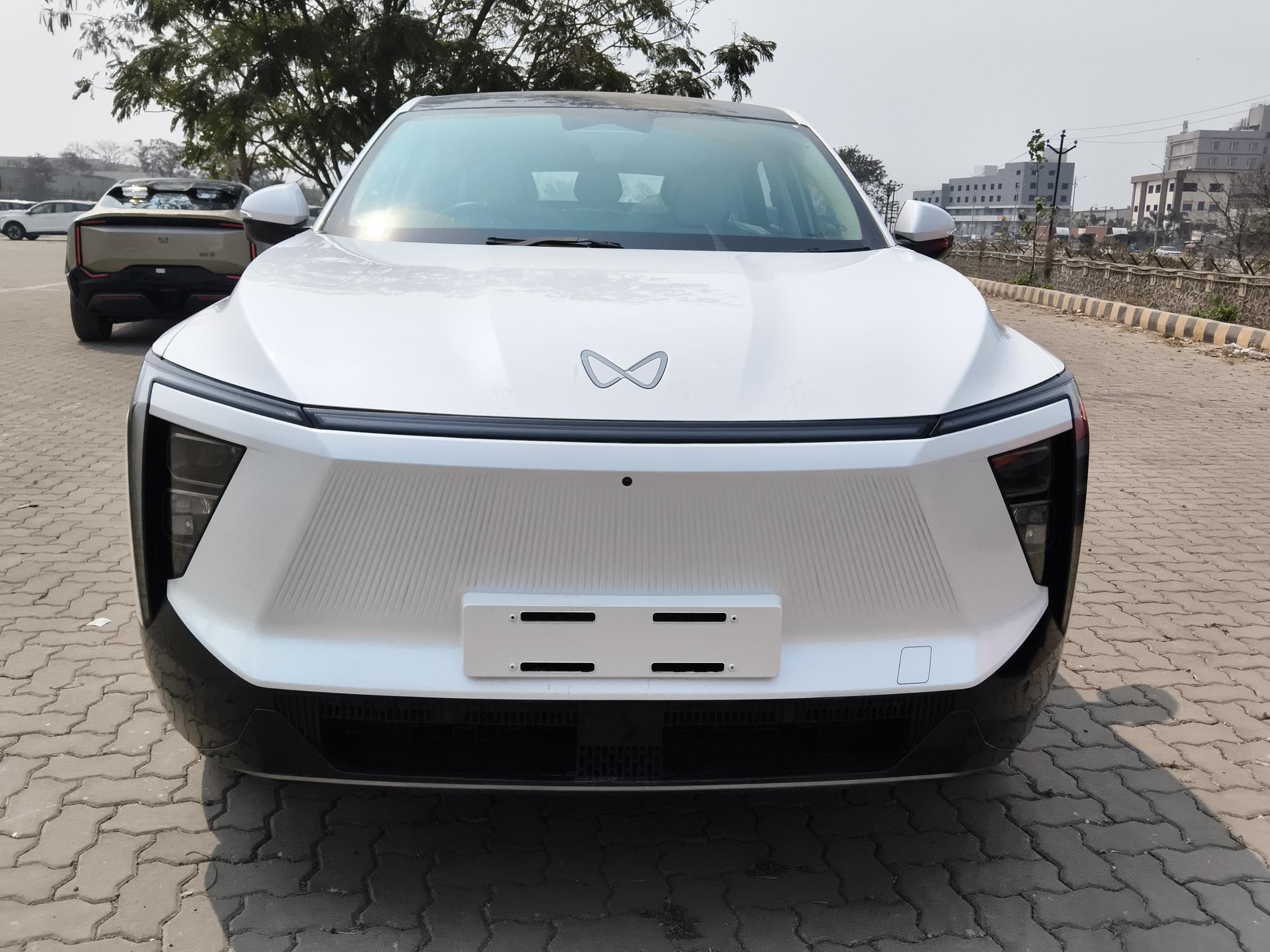 2024 महिंद्रा एक्सईवी 9ई Pack Three 79 kWh 11.2 KW R20 2024 महिंद्रा एक्सईवी 9ई Pack Three 79 kWh 11.2 KW R20