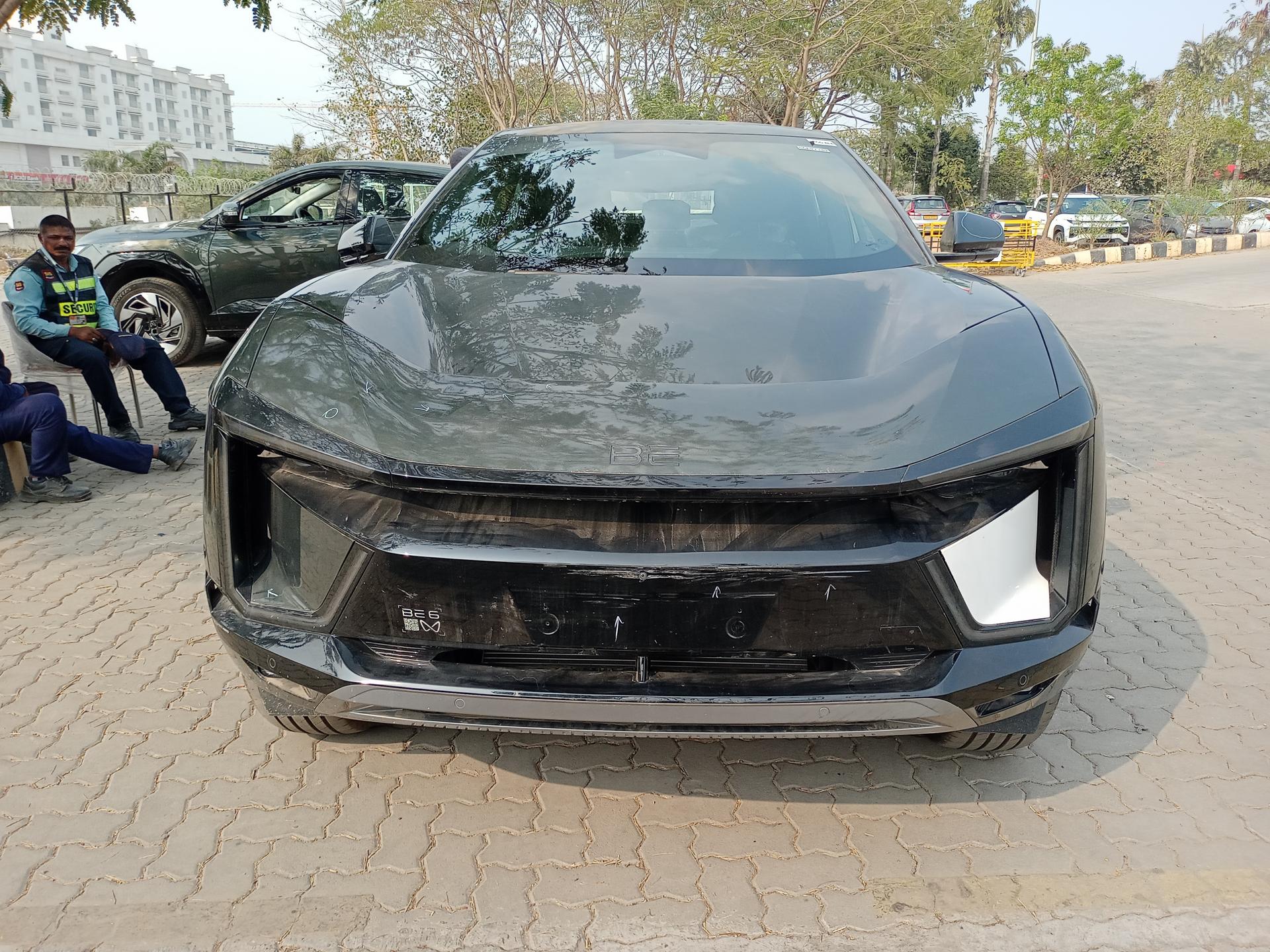 2025 महिंद्रा बी 6इ Pack Three Select 59 kWh 11.2 kW R19 2025 महिंद्रा बी 6इ Pack Three Select 59 kWh 11.2 kW R19