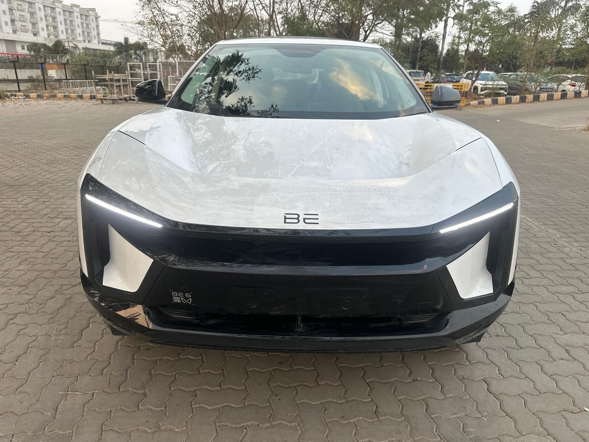 2025 महिंद्रा बी 6इ Pack One 59 kWh 7.2 KW R18 2025 महिंद्रा बी 6इ Pack One 59 kWh 7.2 KW R18