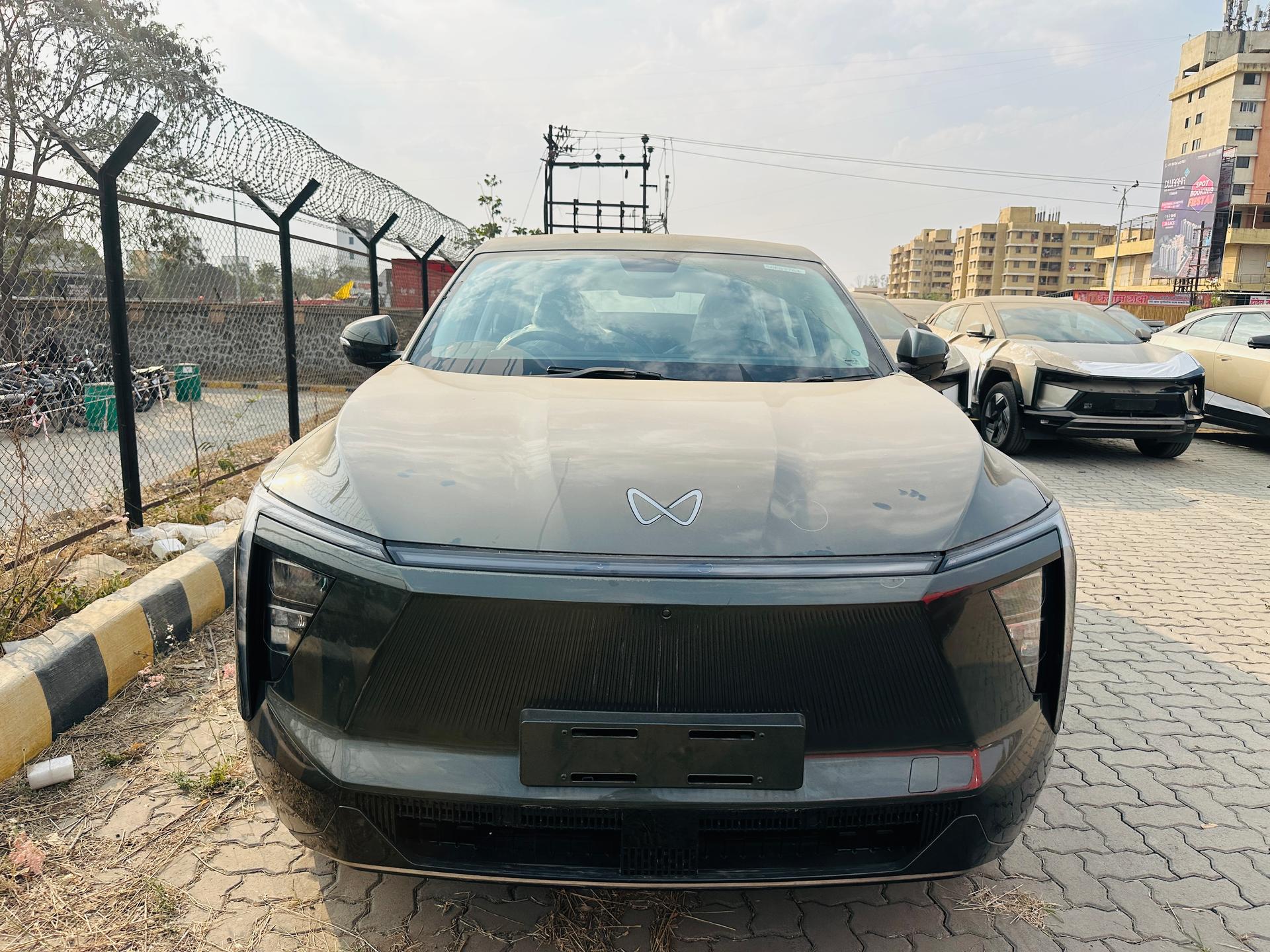 2025 महिंद्रा एक्सईवी 9ई Pack One 59 kWh NCH R19 2025 महिंद्रा एक्सईवी 9ई Pack One 59 kWh NCH R19