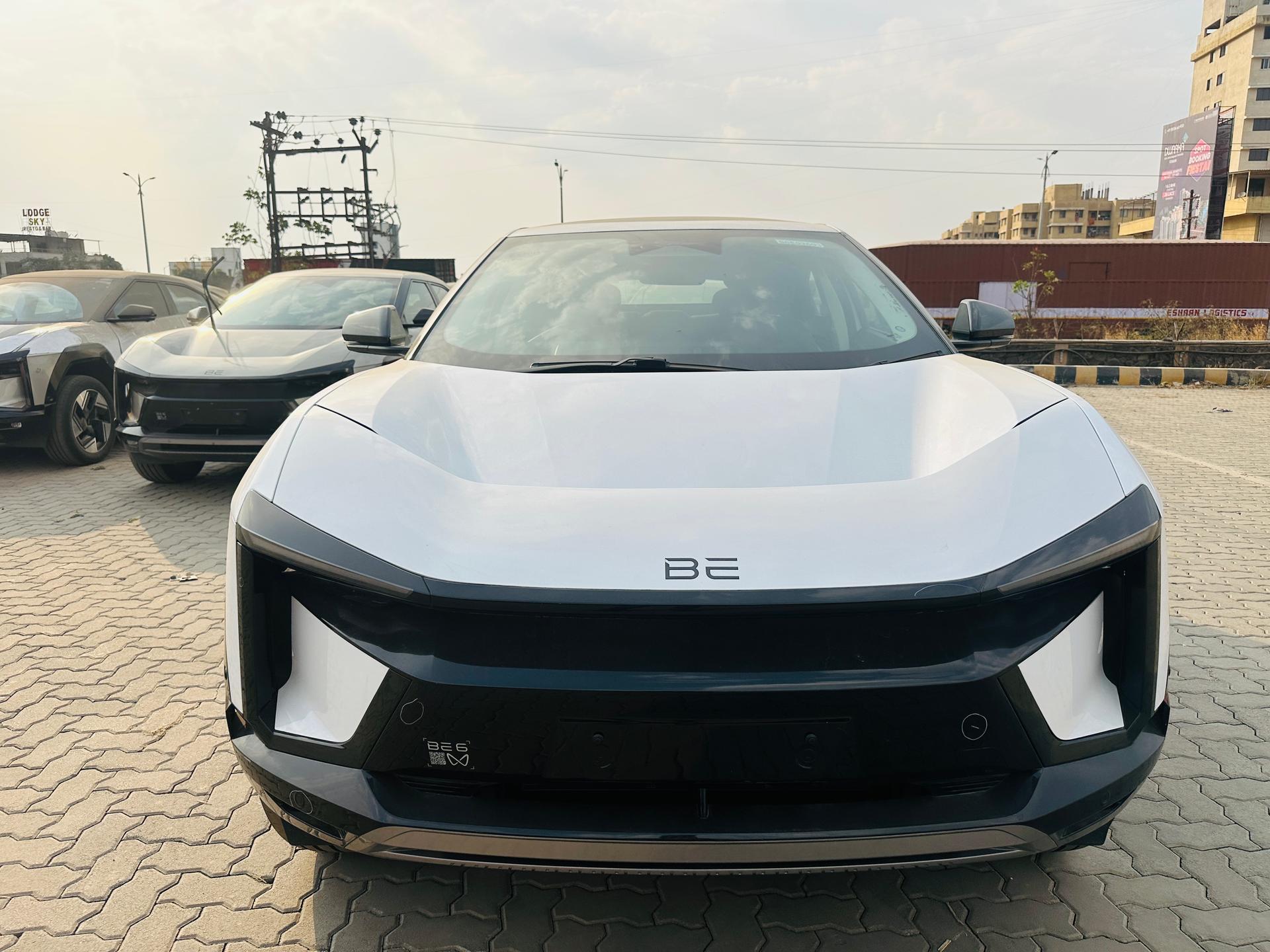 2025 महिंद्रा बी 6इ Pack Two 59 kWh 11.2 kW R19 2025 महिंद्रा बी 6इ Pack Two 59 kWh 11.2 kW R19