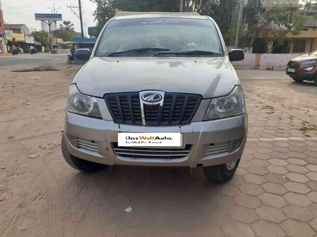 2009 महिंद्रा ज़ाइलो E8 2009 महिंद्रा ज़ाइलो E8