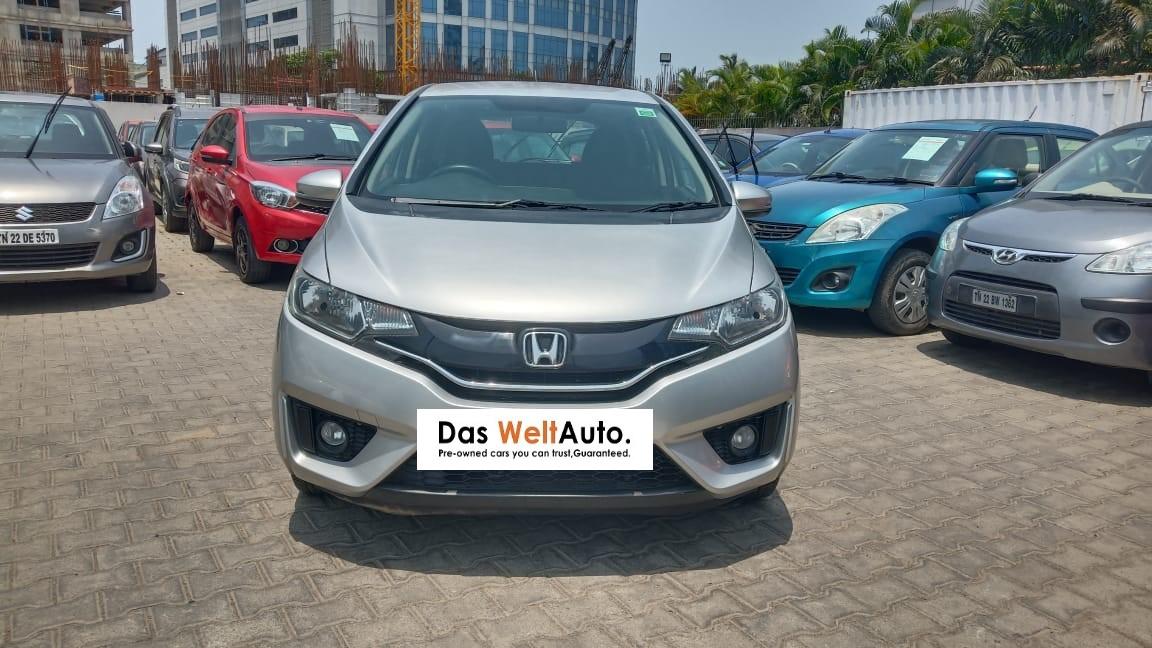 2016 महिंद्रा एक्सयूवी500 W10 FWD 2016 महिंद्रा एक्सयूवी500 W10 FWD