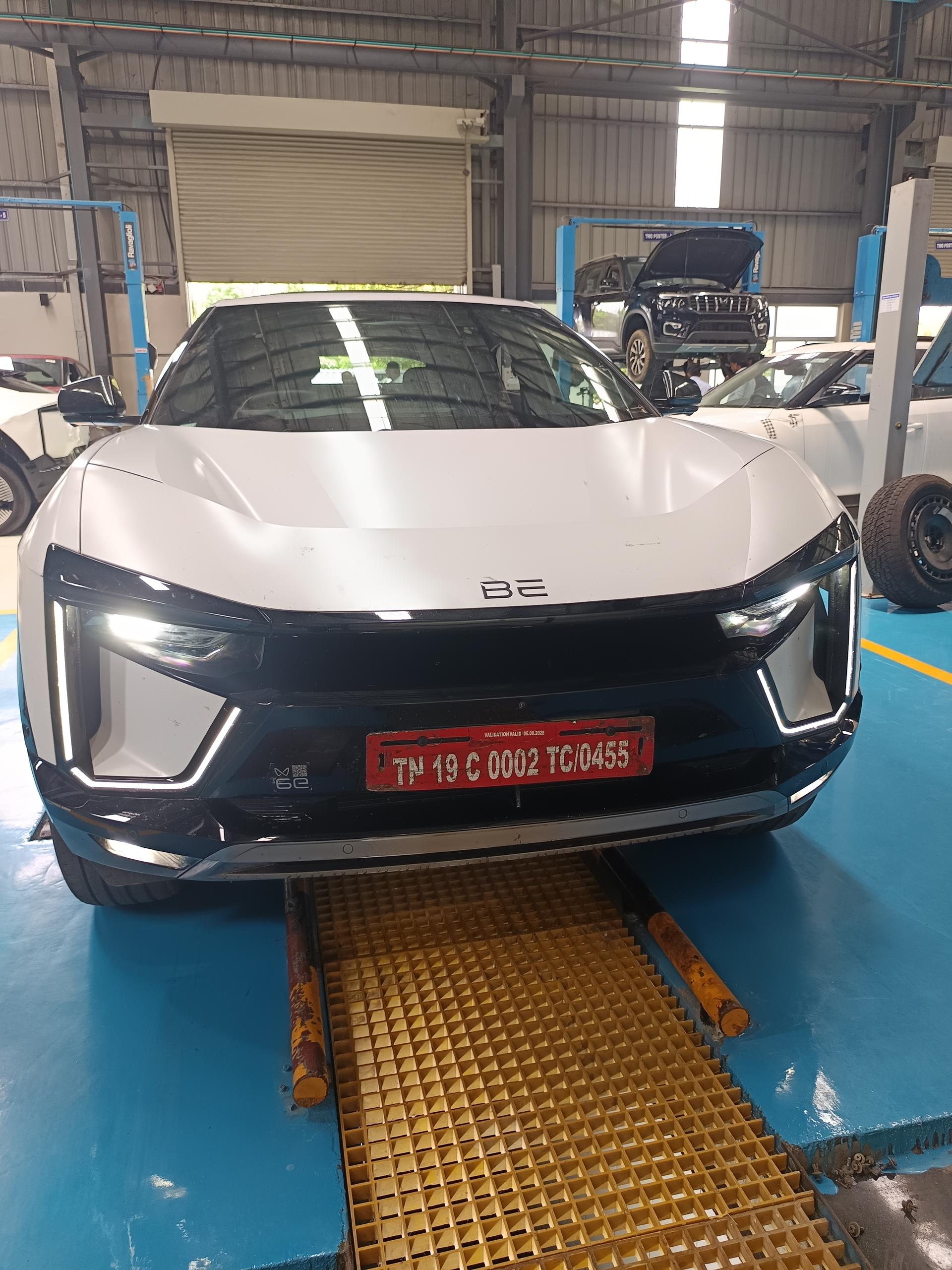 2024 महिंद्रा बी 6इ Pack Three 79 kWh 11.2 kW R20 2024 महिंद्रा बी 6इ Pack Three 79 kWh 11.2 kW R20